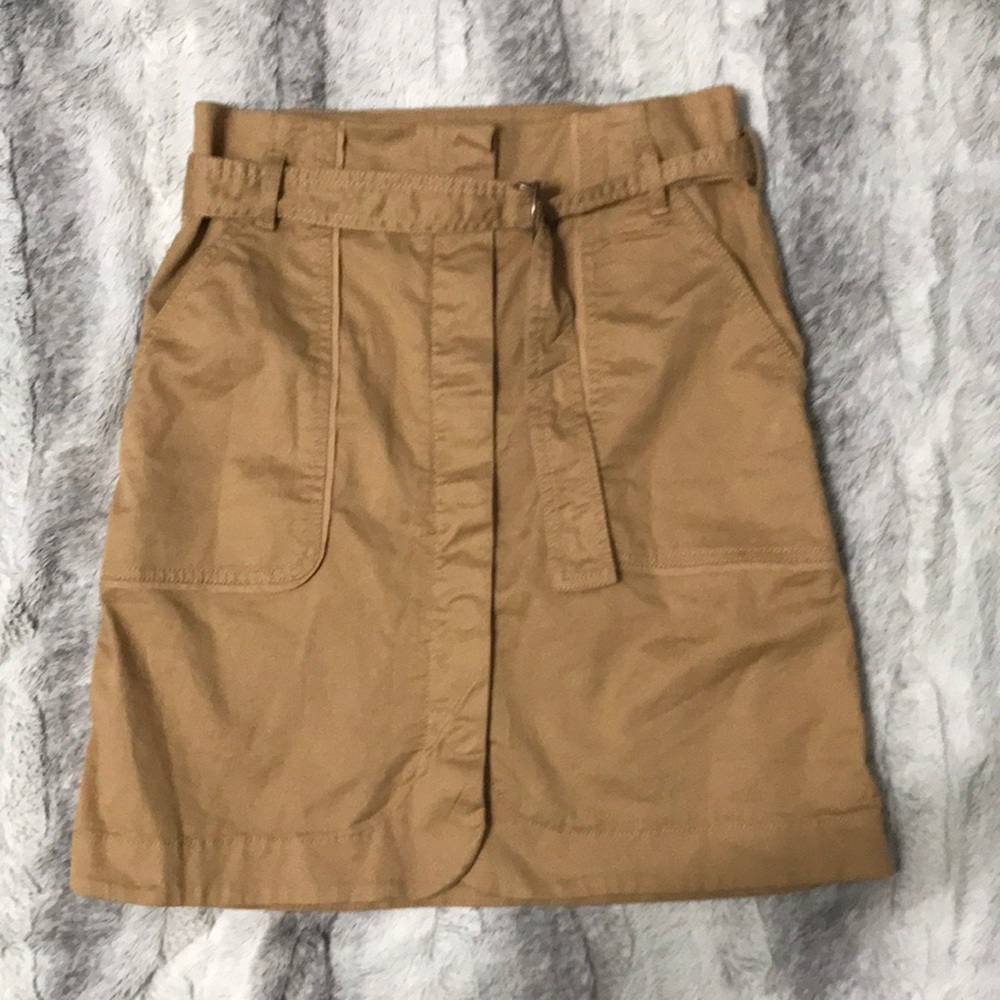 Loft khaki button up skirt with belt and pockets.  Like new. Size 2